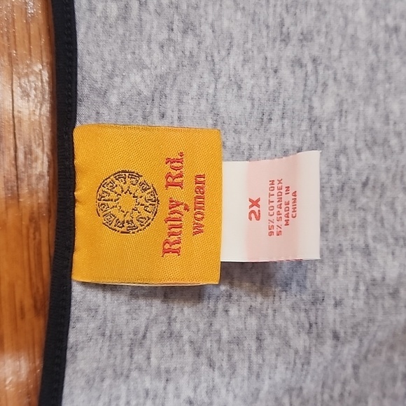 ✨️3/$20‎ ✨️Ruby Rd. Tank - Picture 3 of 4